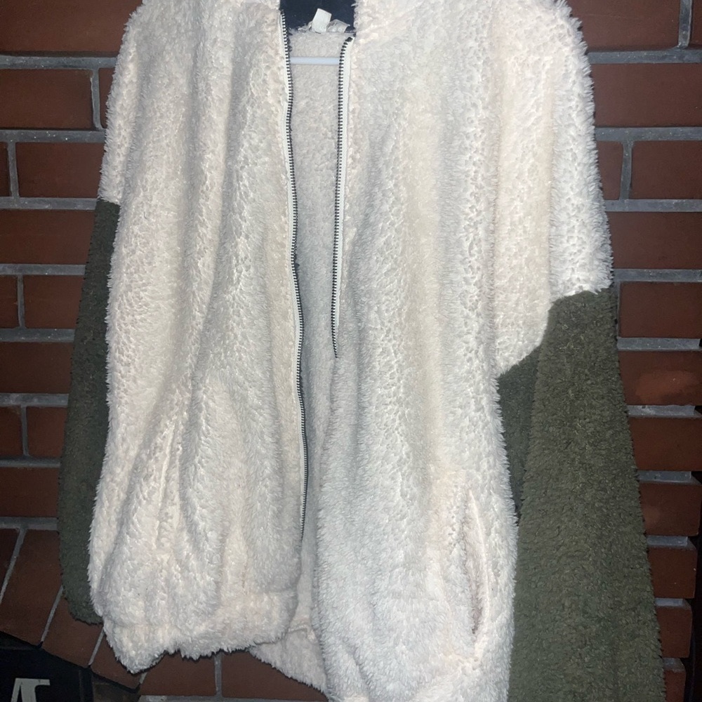 Women’s hooded cozy jacket